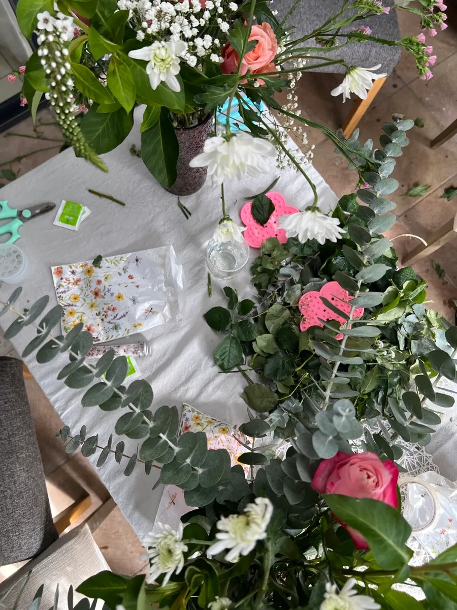 A Bubbles and Blooms floral arranging workshop