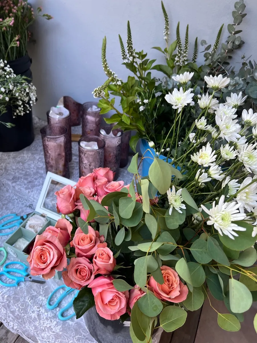 A Bubbles and Blooms floral arranging workshop
