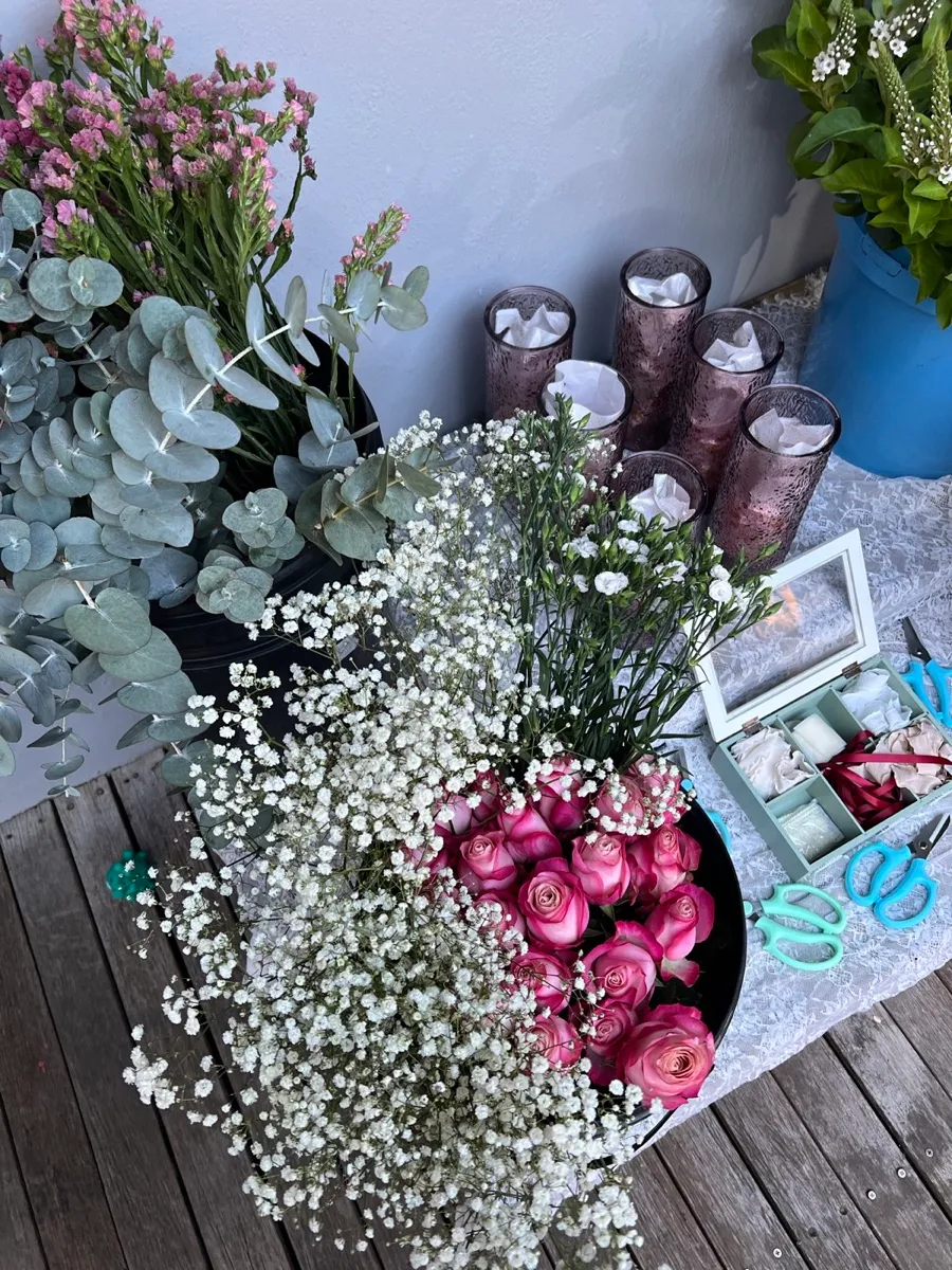 A Bubbles and Blooms floral arranging workshop
