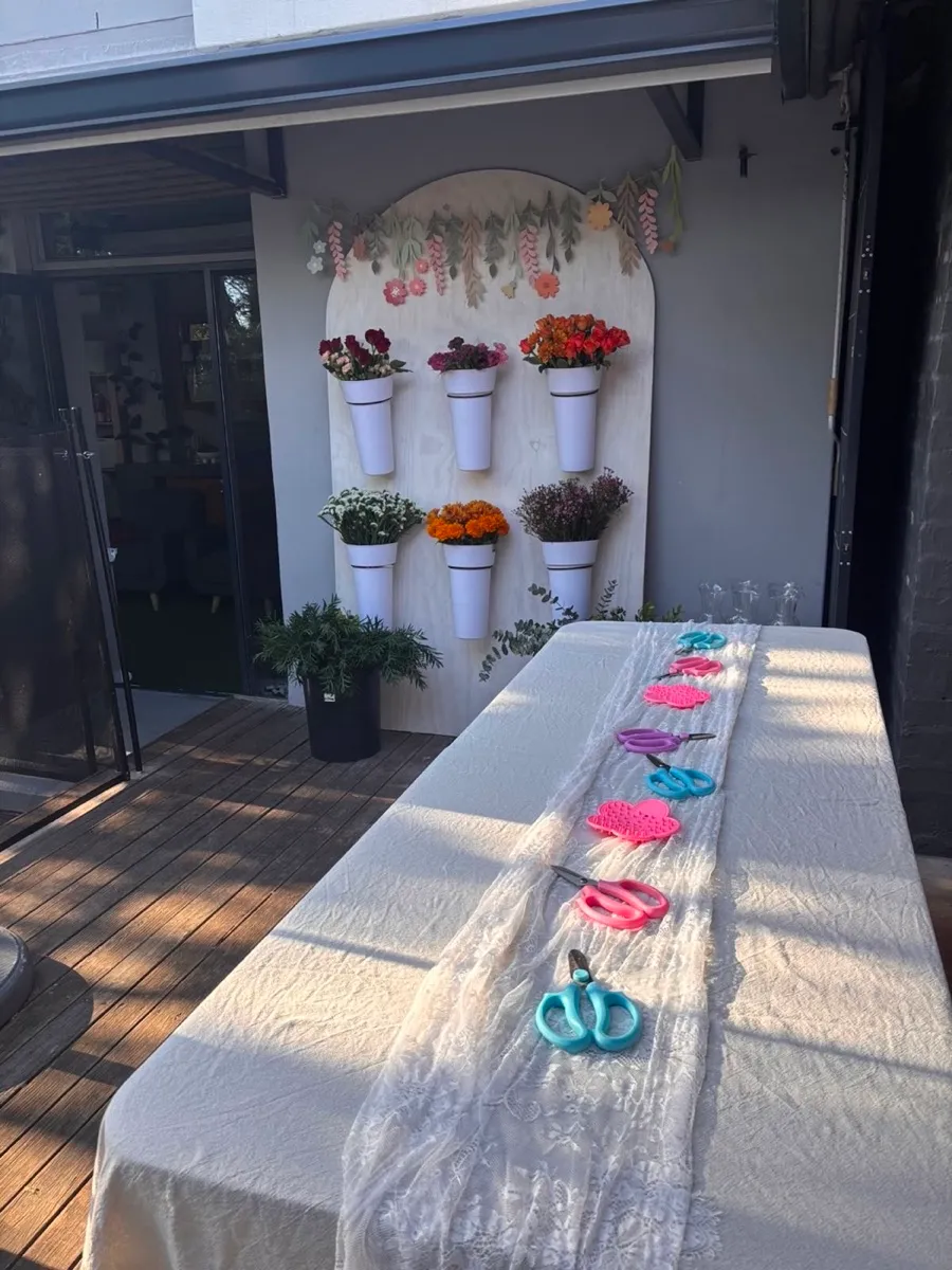 A Bubbles and Blooms floral arranging workshop